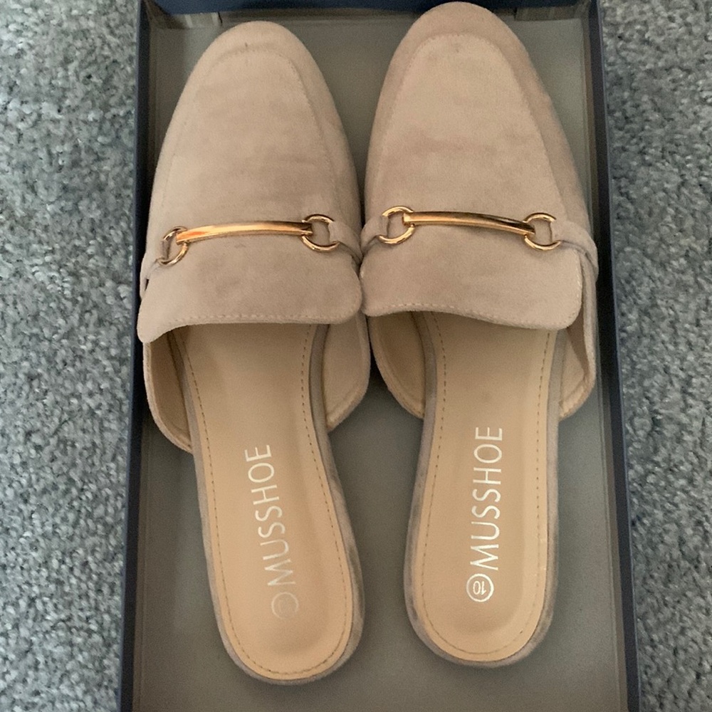 Only worn once light purple mules